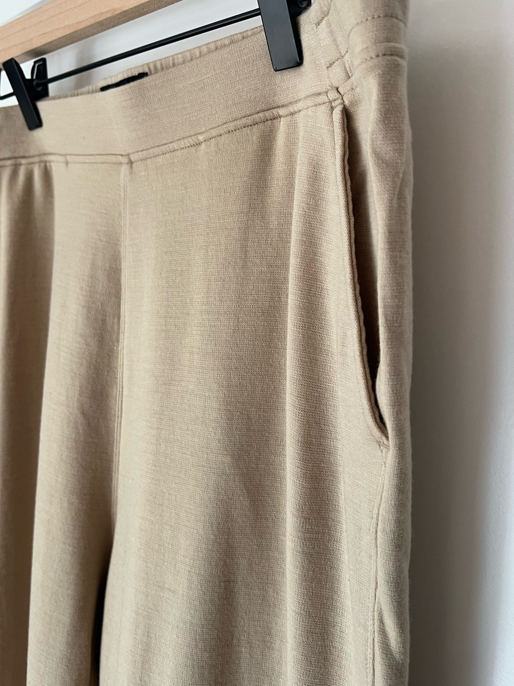 Unbound Merino Transit Sweatpants Women’s L Sand Tan Merino Wool Travel Pants - Picture 3 of 16